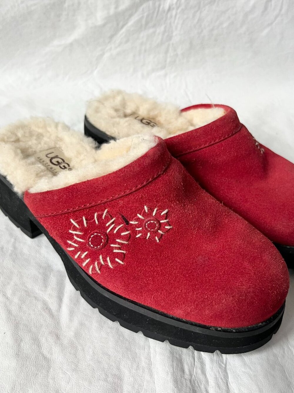 Vintage UGG mules Solvang clogs red suede shearling embroidered flowers size 5